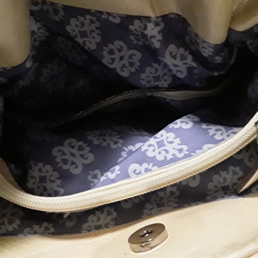 ❤NWT - Cream color purse with Cosmetic Case - Picture 7 of 14